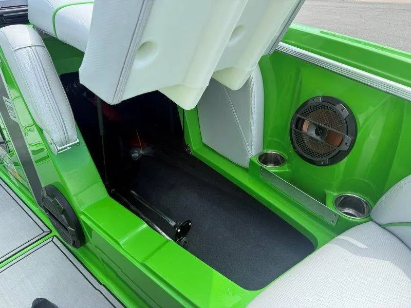 Slide: The Image of MasterCraft X23 2018 - 73