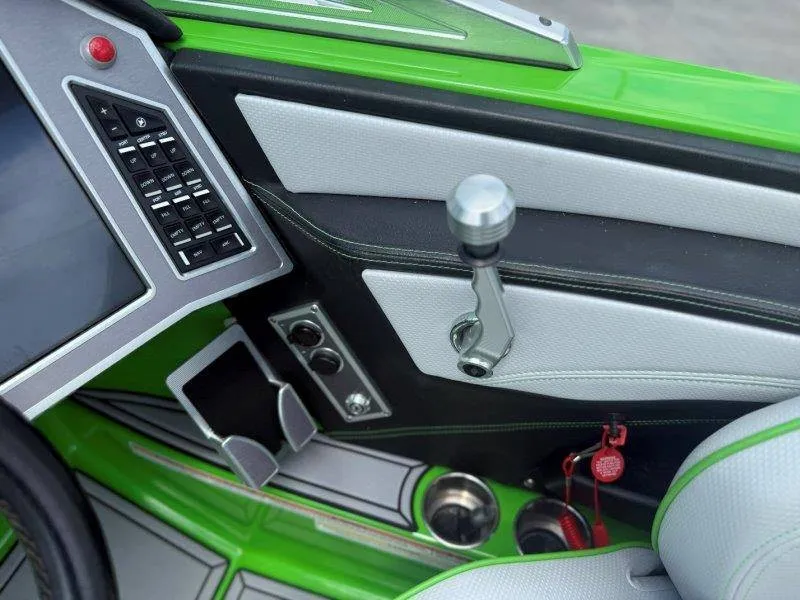 Slide: The Image of MasterCraft X23 2018 - 46