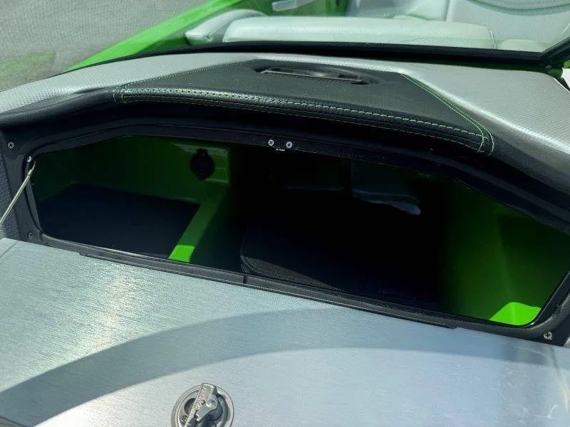 Slide: The Image of MasterCraft X23 2018 - 71
