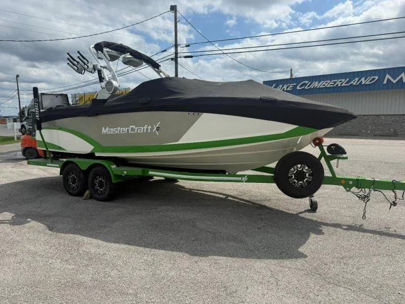 Slide: The Image of MasterCraft X23 2018 - 80