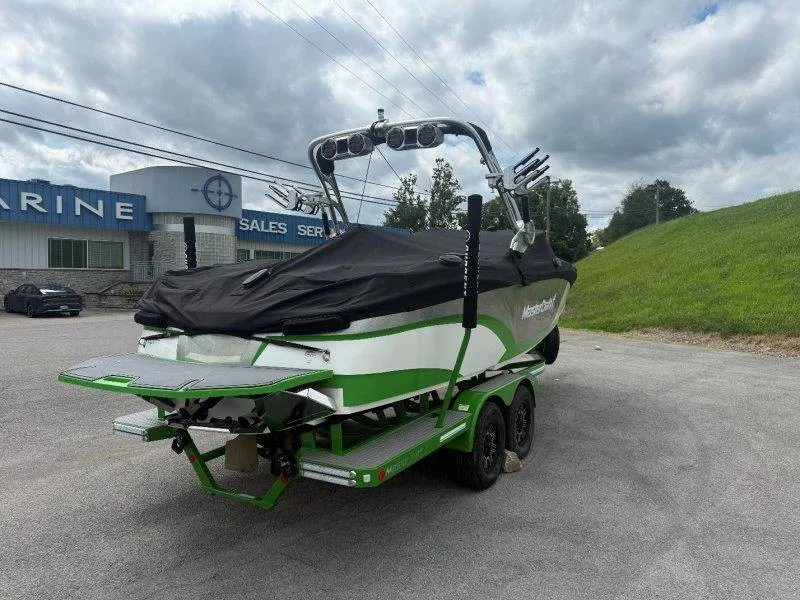 Slide: The Image of MasterCraft X23 2018 - 81