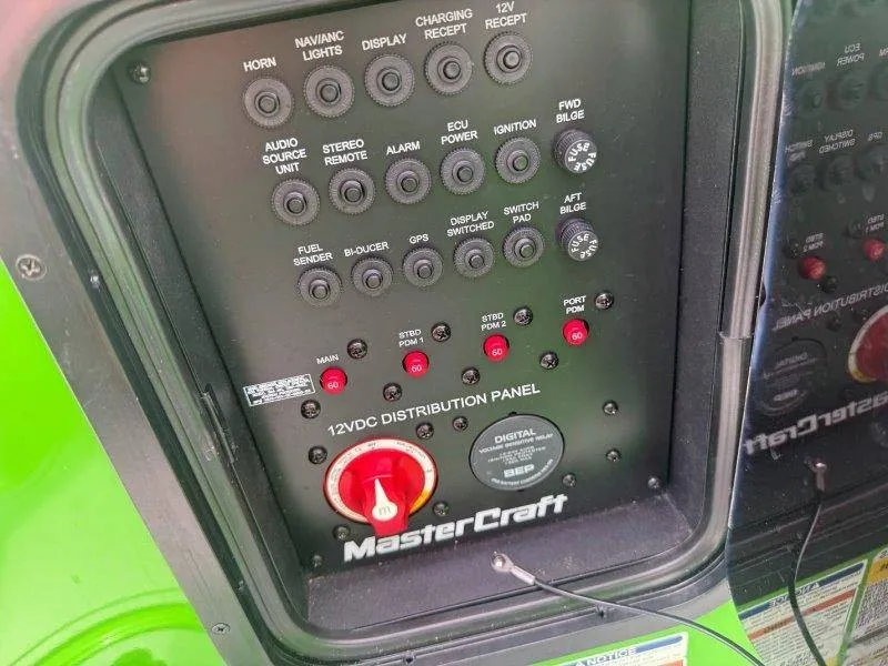 Slide: The Image of MasterCraft X23 2018 - 67