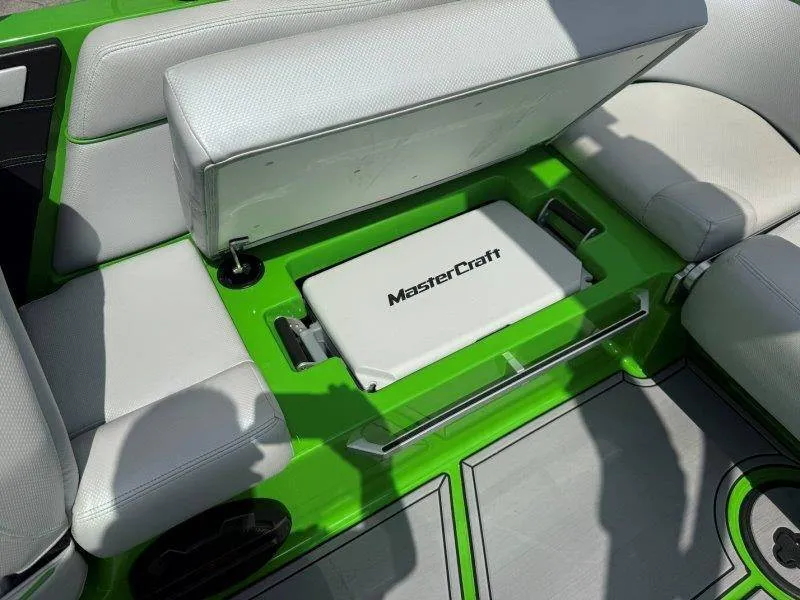 Slide: The Image of MasterCraft X23 2018 - 31