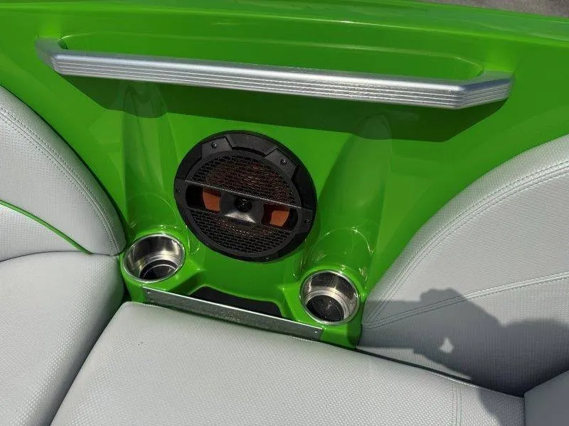 Slide: The Image of MasterCraft X23 2018 - 72