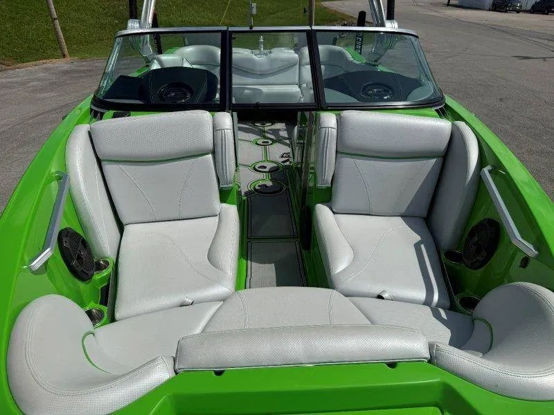 Slide: The Image of MasterCraft X23 2018 - 48