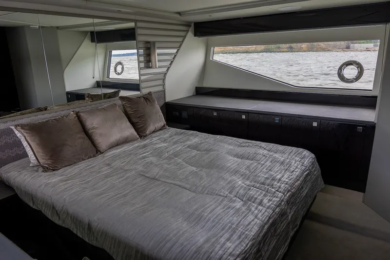 Slide: The Image of Sunseeker Predator 55 2026 - 57