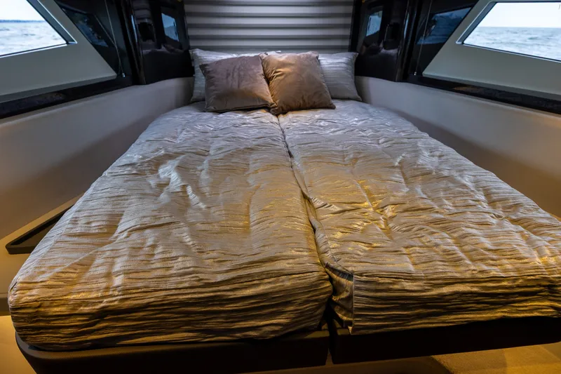 Slide: The Image of Forward VIP Split Beds to One - 52