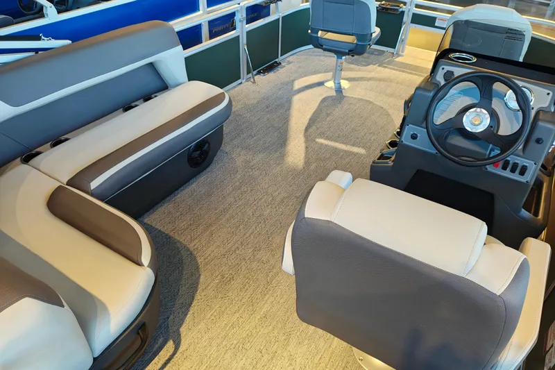 Slide: The Image of Interior of 2027 Sun Tracker Bass Buggy 16 XL Select pontoon boat. - 37