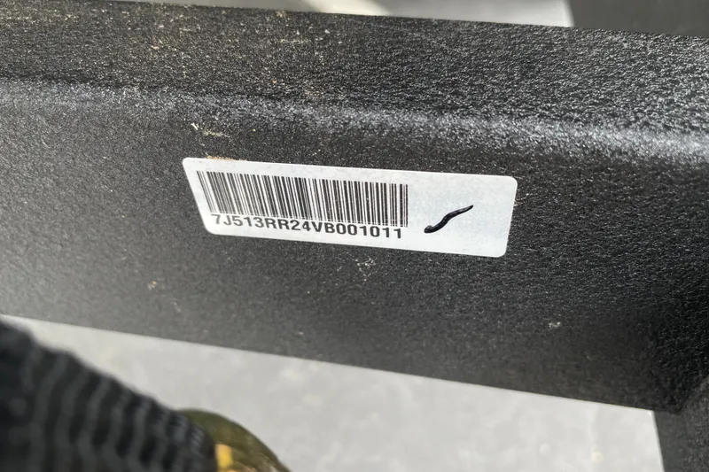 Slide: The Image of Barcode on Sun Tracker Fishin' Barge 22 XP3, 2027 model. - 132