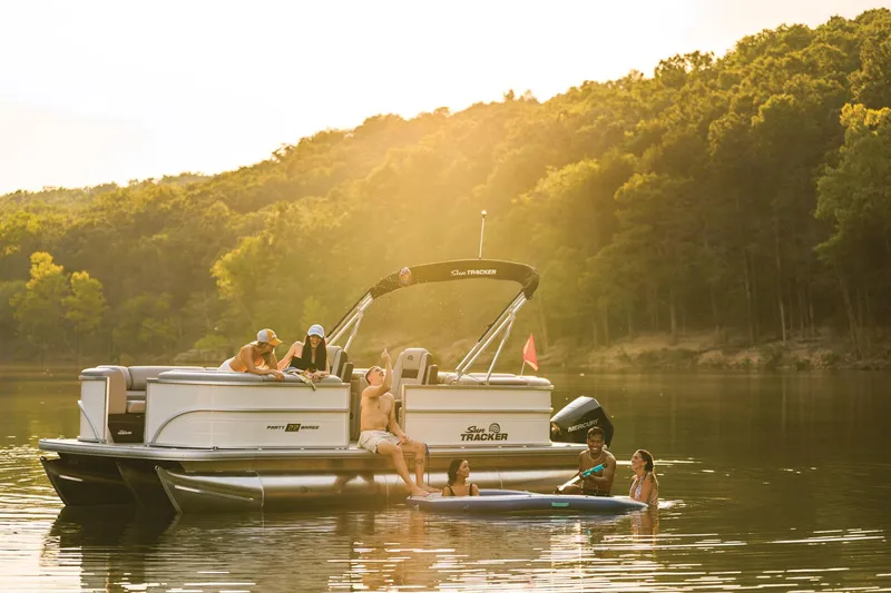 Slide: The Image of Sun Tracker Party Barge 22 XP3 2027 - 18