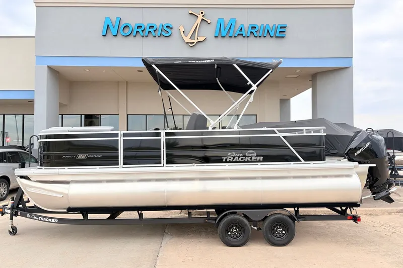 The Image of 2027 Sun Tracker Party Barge 22 RF XP3 pontoon boat at Norris Marine dealership. - 0