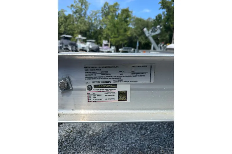 Slide: The Image of Label on a 2025 Sea Hunt BX25FS boat trailer, displaying manufacturing details. - 40