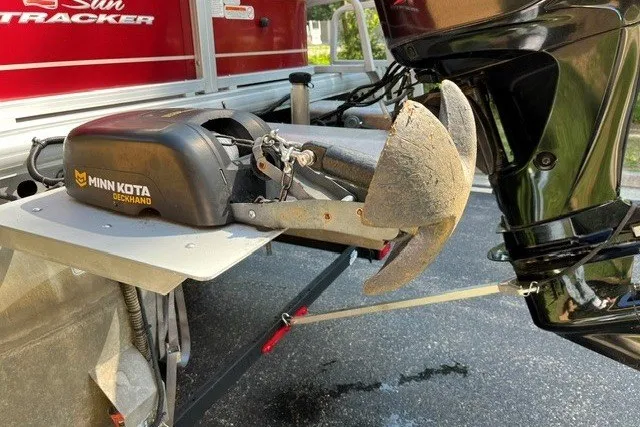 Slide: The Image of 2021 Sun Tracker Bass Buggy 18 DLX with Minn Kota Deckhand anchor system. - 16