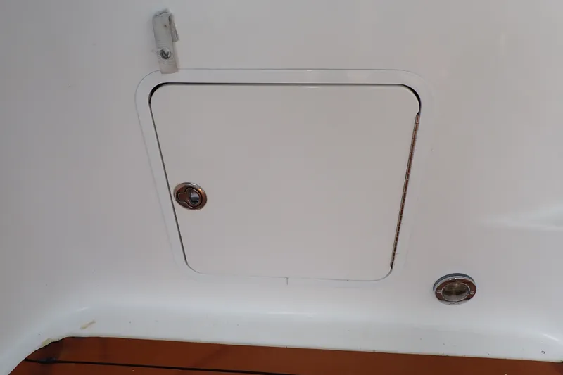 Slide: The Image of Access hatch on 1998 Sea Ray 480 Sedan Bridge boat, featuring a secure latch. - 77