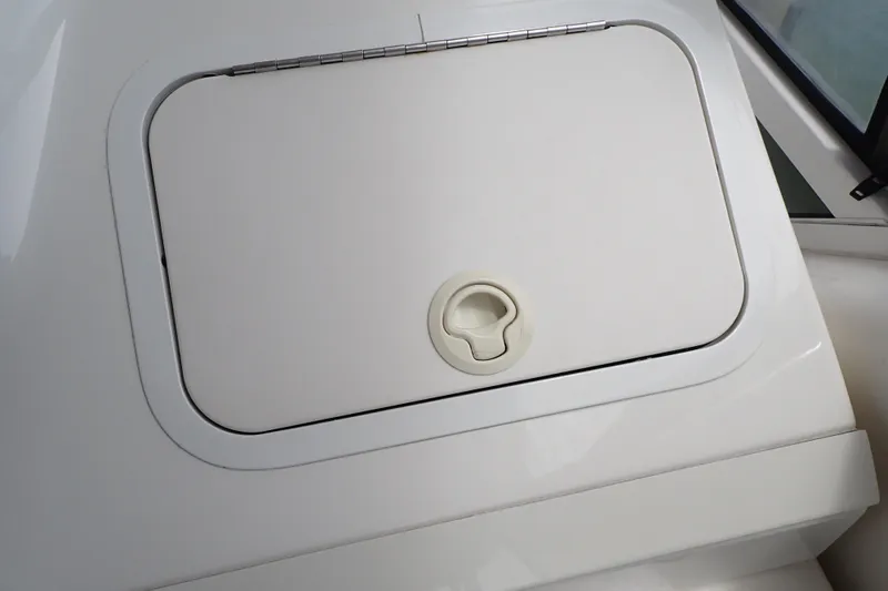 Slide: The Image of Hatch on 1998 Sea Ray 480 Sedan Bridge boat, featuring a white handle. - 64