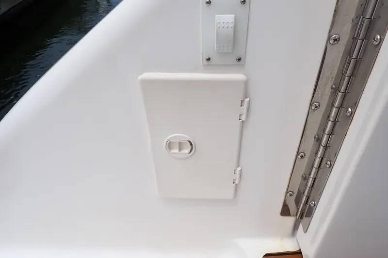 Slide: The Image of 1998 Sea Ray 480 Sedan Bridge boat hatch and hinge detail. - 83