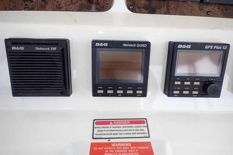Slide: The Image of B&G marine electronics on 1998 Sea Ray 480 Sedan Bridge dashboard. - 46