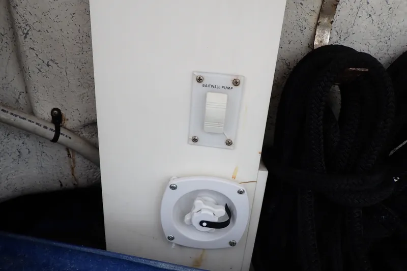 Slide: The Image of Baitwell pump switch and hose on 1998 Sea Ray 480 Sedan Bridge boat. - 87
