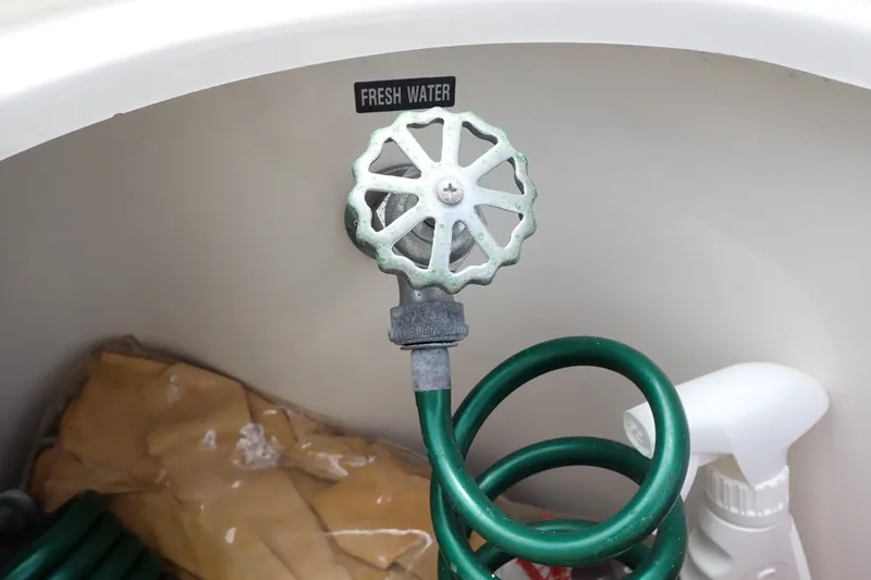 Slide: The Image of Fresh water valve and hose on 1998 Sea Ray 480 Sedan Bridge yacht. - 82