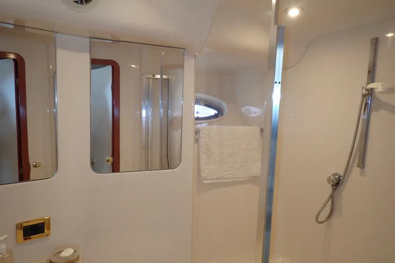 Slide: The Image of Luxurious bathroom interior of 1998 Sea Ray 480 Sedan Bridge yacht. - 154