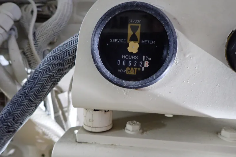 Slide: The Image of Service meter on 1998 Sea Ray 480 Sedan Bridge, showing 6221 hours. - 200