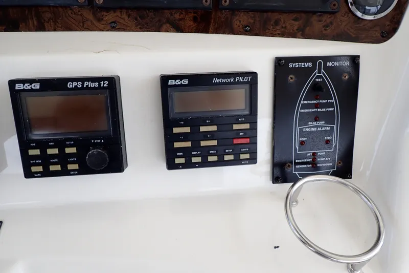 Slide: The Image of Control panel of a 1998 Sea Ray 480 Sedan Bridge with GPS and system monitor. - 47