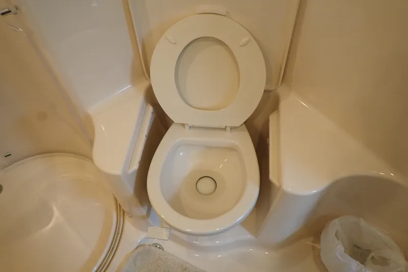 Slide: The Image of Bathroom interior of 1998 Sea Ray 480 Sedan Bridge yacht. - 183