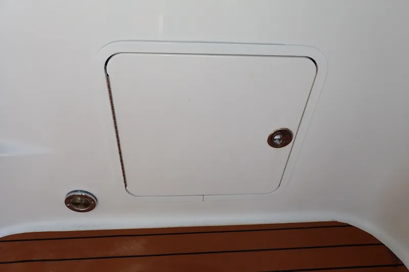 Slide: The Image of Access hatch on 1998 Sea Ray 480 Sedan Bridge boat deck. - 75
