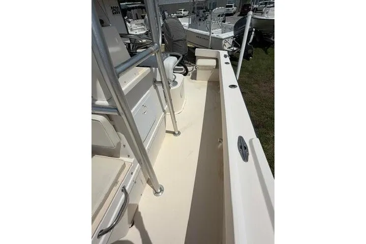 Slide: The Image of 2006 Parker 2100 Special Edition boat deck with seating and railing. - 14