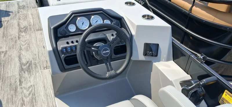 Slide: The Image of Bentley Pontoons 240 Cruise XL 2027 - 5