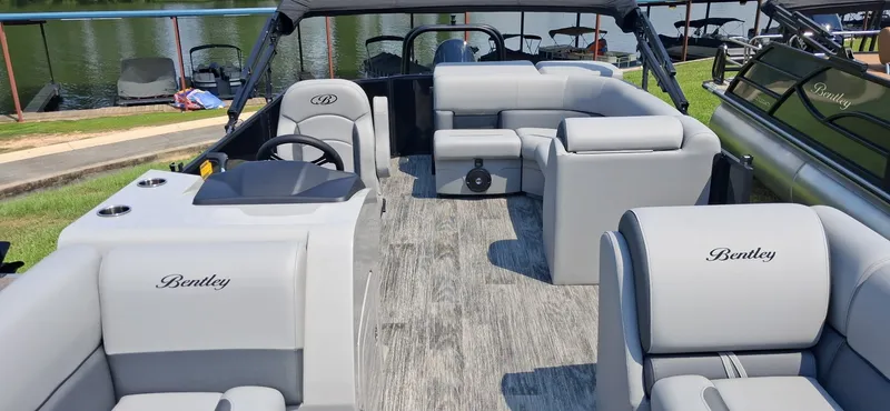 Slide: The Image of Bentley Pontoons 240 Cruise XL 2027 - 3