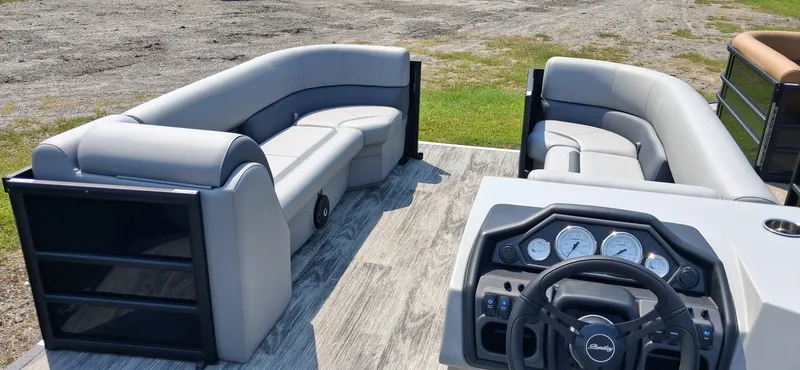 Slide: The Image of Bentley Pontoons 240 Cruise XL 2027 - 7