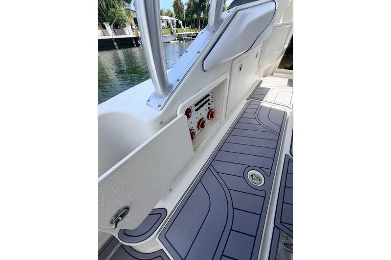 Slide: The Image of 2005 Hydra-Sports Vector 3300 VX boat interior with control panel and sleek flooring. - 9