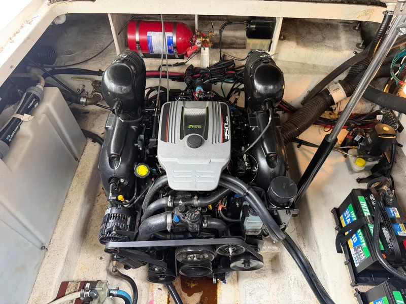Slide: The Image of The engine compartment of a 2014 Sea Ray Sundancer 280 shows a clean engine and batteries. - 41