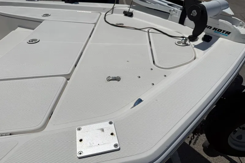 Slide: The Image of 2016 Blue Wave 2200 STL boat deck with Minn Kota trolling motor. - 35