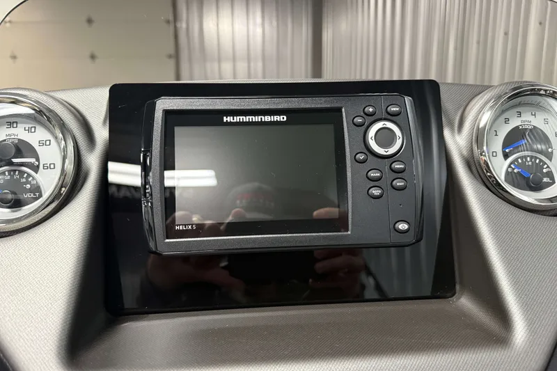 Slide: The Image of Dashboard of 2026 Sylvan L3 CLZ DH Tritoon with Humminbird Helix 5 display. - 9
