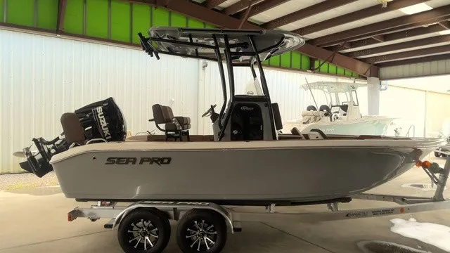 The Image of Sea Pro 202 Center Console 2027 - 1