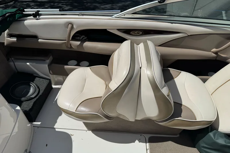 Slide: The Image of Interior of a 2000 Monterey 190LS Montura boat with beige seating. - 22