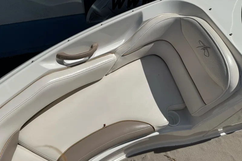 Slide: The Image of White leather seating on a 2000 Monterey 190LS Montura boat, featuring elegant stitching. - 14