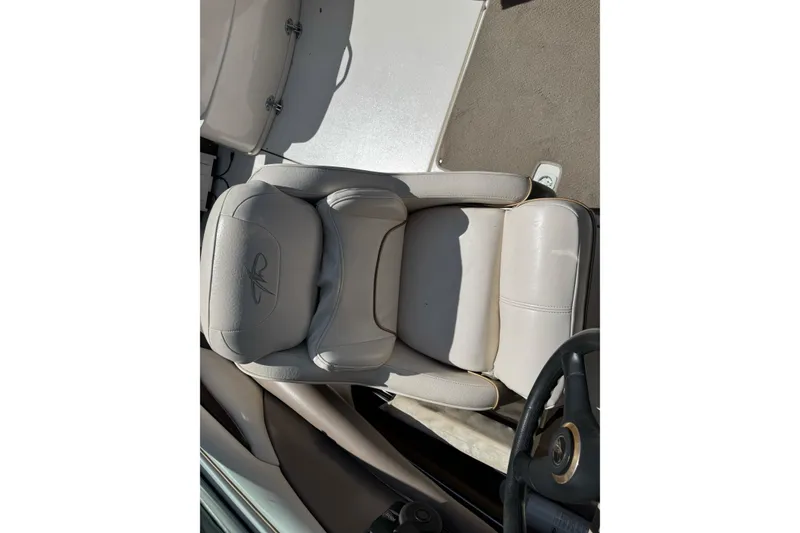 Slide: The Image of 2000 Monterey 190LS Montura boat seat, beige upholstery, steering wheel visible. - 17