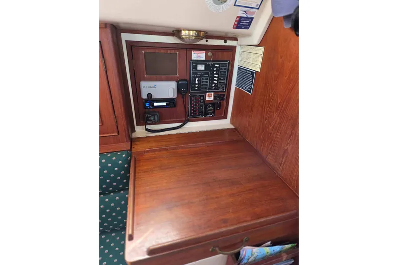 Slide: The Image of Navigation panel of a 1990 Canadian Sailcraft 34 sailboat with Garmin equipment. - 21