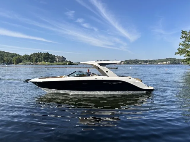 The Image of Sea Ray SLX 310 2027 - 0