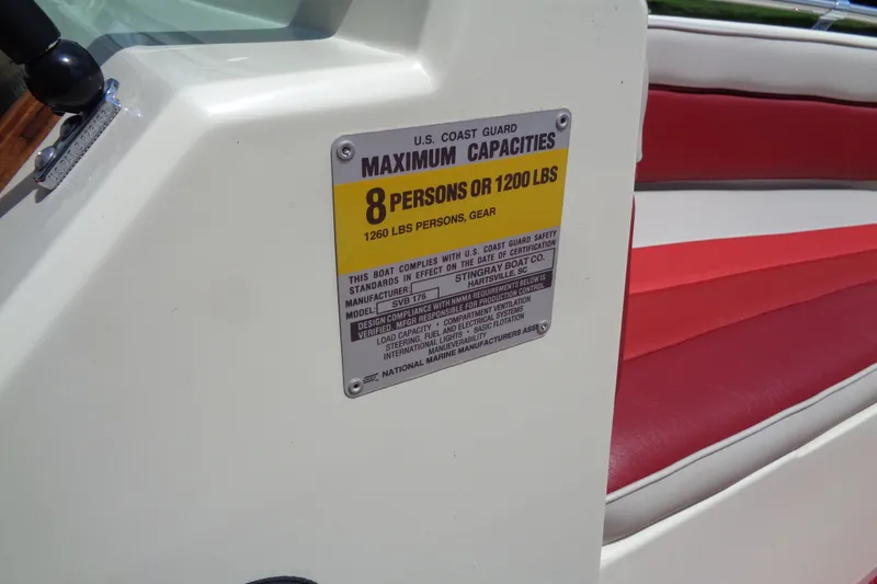 Slide: The Image of 1989 Stingray 172 SC boat capacity label, seating for 8 or 1200 lbs, red and white interior. - 25