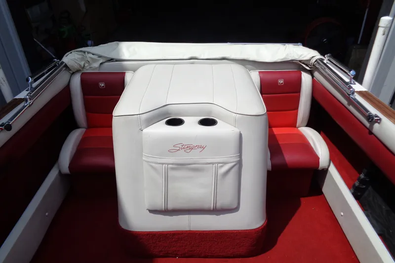 Slide: The Image of Interior of a 1989 Stingray 172 SC boat with red and white seating. - 10