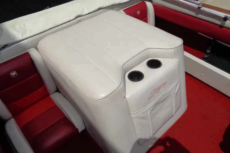 Slide: The Image of 1989 Stingray 172 SC boat interior with red and white seating and cup holders. - 11