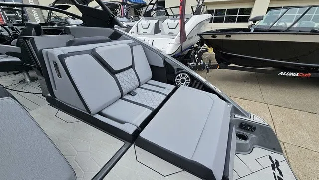 Slide: The Image of Yamaha 255XE 2025 - 3