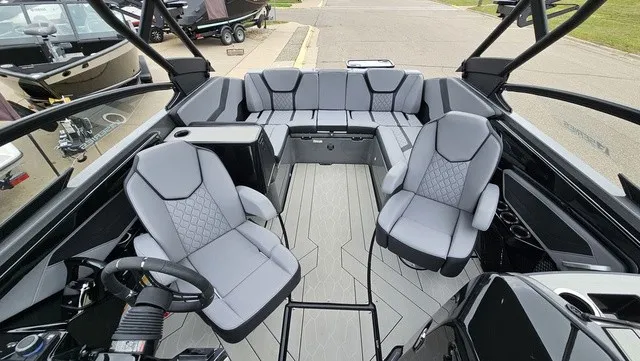 Slide: The Image of Yamaha 255XE 2025 - 4