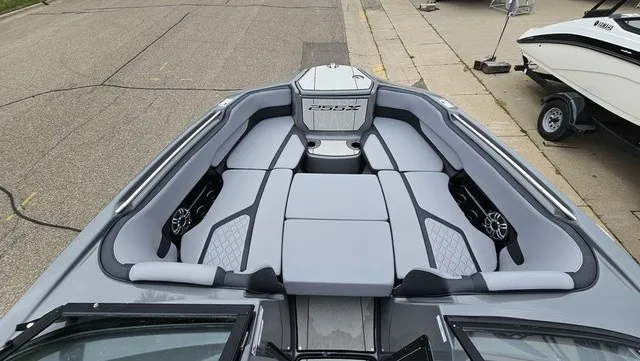 Slide: The Image of Yamaha 255XE 2025 - 9