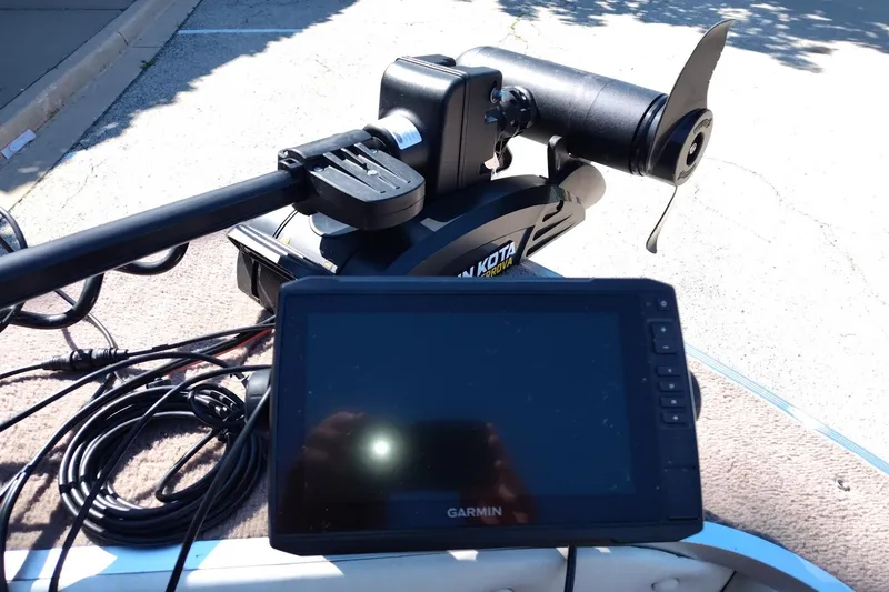 Slide: The Image of Trolling motor and Garmin device on 1996 Smoker Craft Phantom 16 boat. - 14