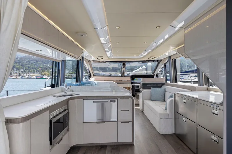 Slide: The Image of Innenraum der Cruisers Yachts 57 Fly 2026 mit moderner Küche und Sitzbereich. - 43